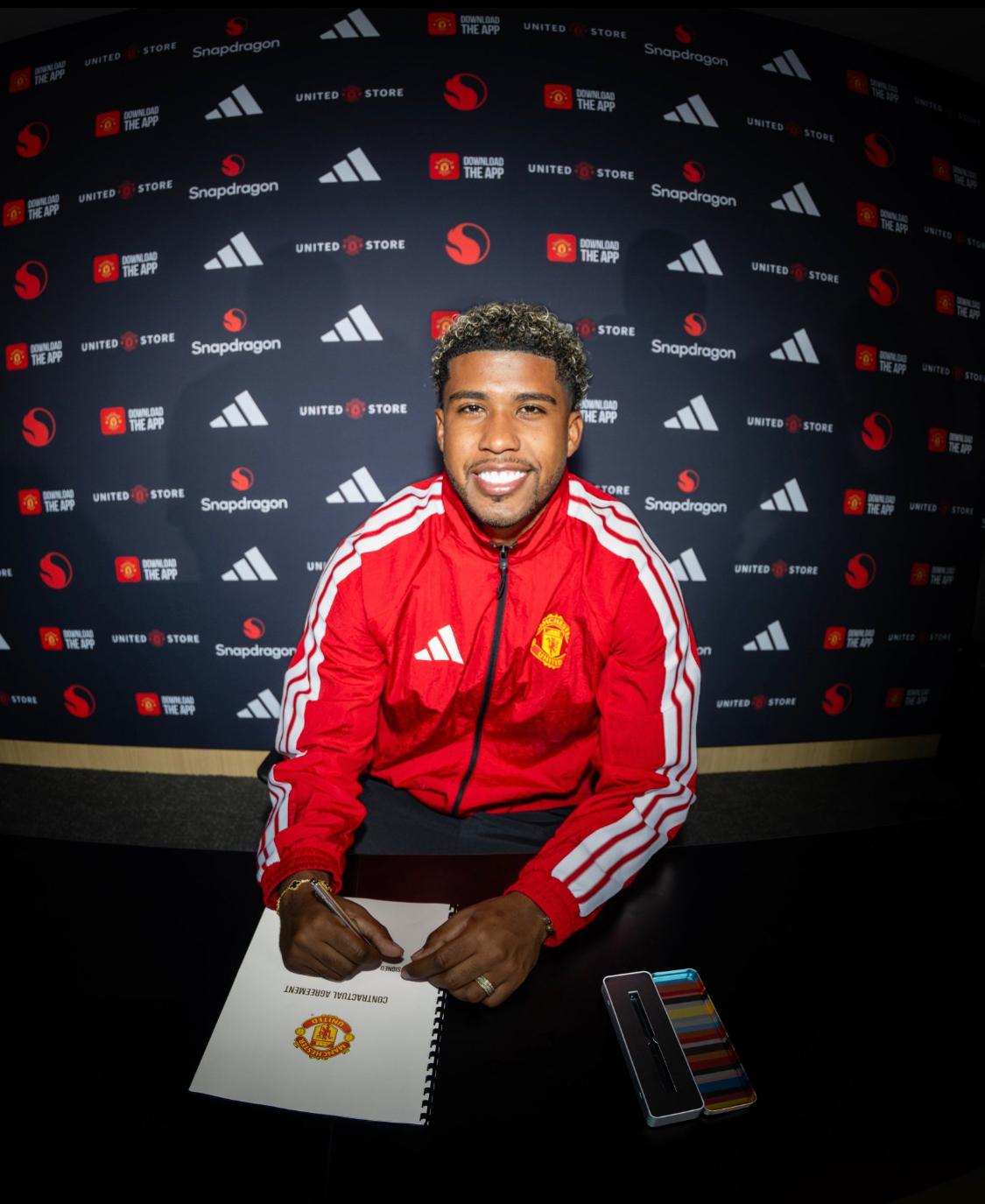 Man United signs Andrey Santos from Chelsea