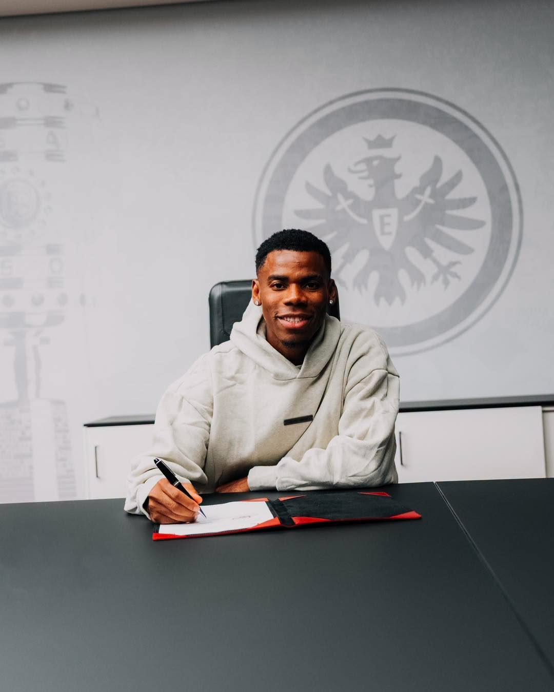 Super Eagles midfielder Raphael Onyedika joins German club Eintracht Frankfurt